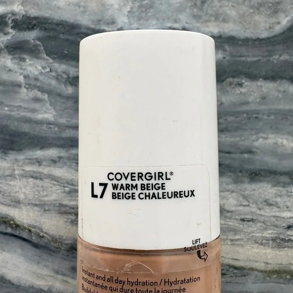 Covergirl TruBlend Hydrating Liquid Foundation L7 Warm Beige 1oz Natural Finish